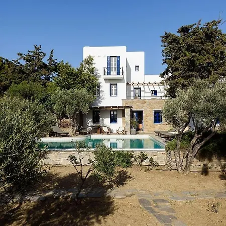 Padma, Paros Angairia